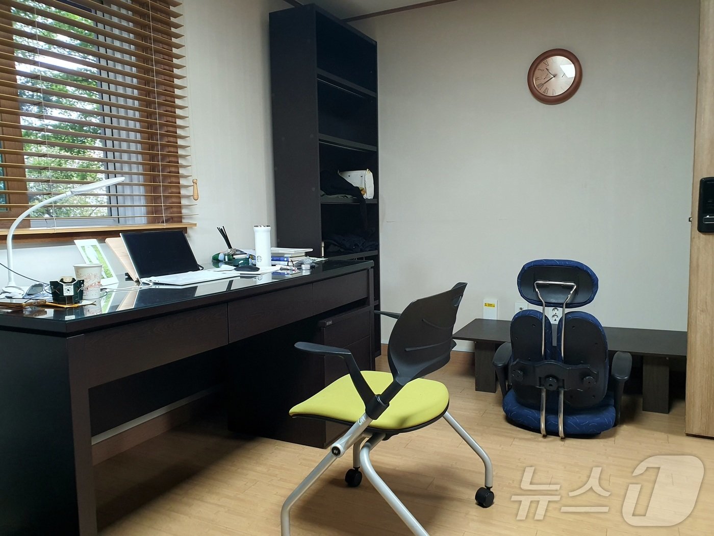 본문 이미지 - 서울 서대문구 연희문학창작촌에서 소설가 전지영 작가 집필실 모습 2024.10.18/뉴스1 ⓒ News1 정윤미 기자