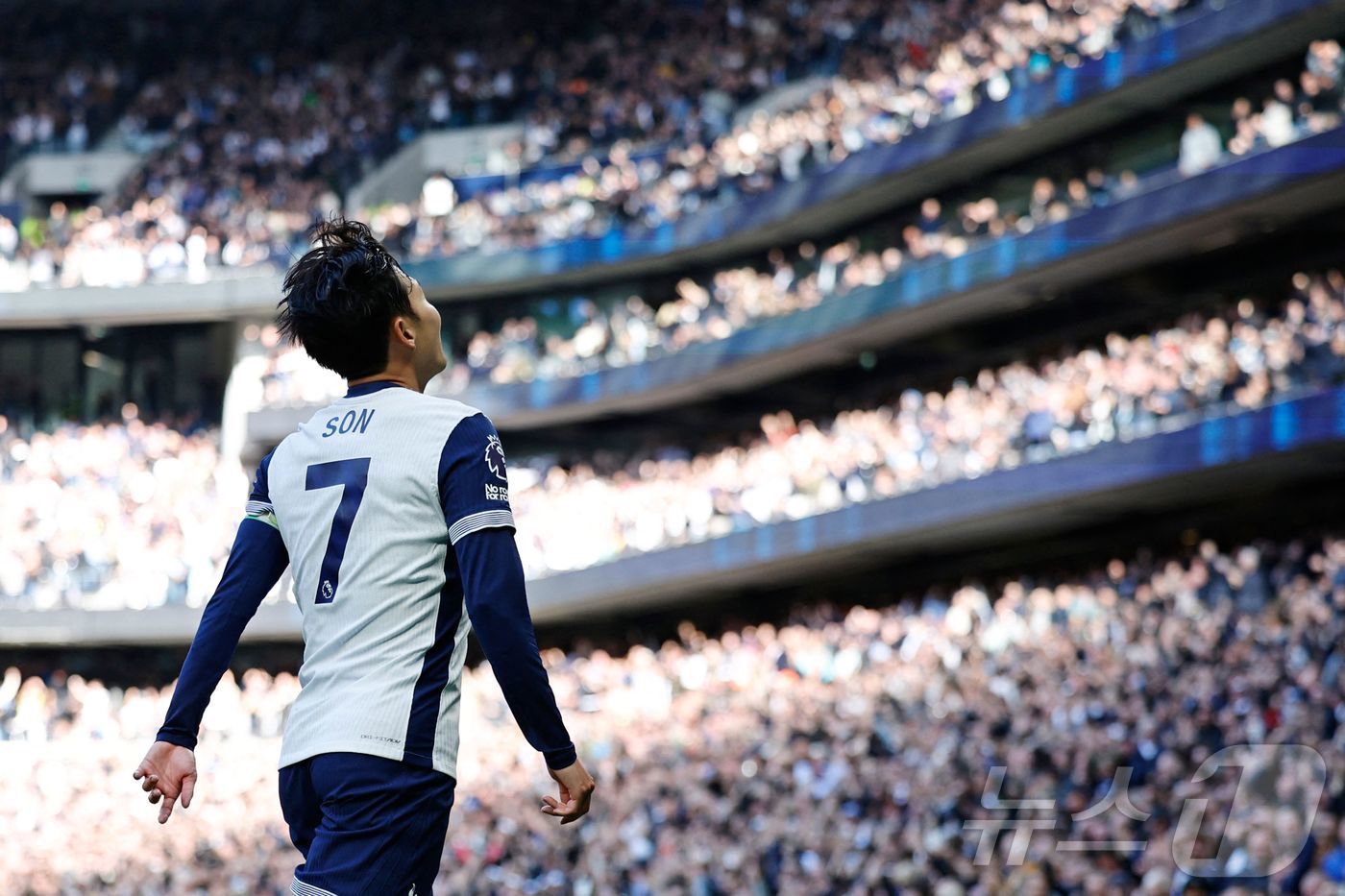 본문 이미지 - 골을 넣은 뒤 기뻐하는 손흥민. ⓒ AFP=뉴스1