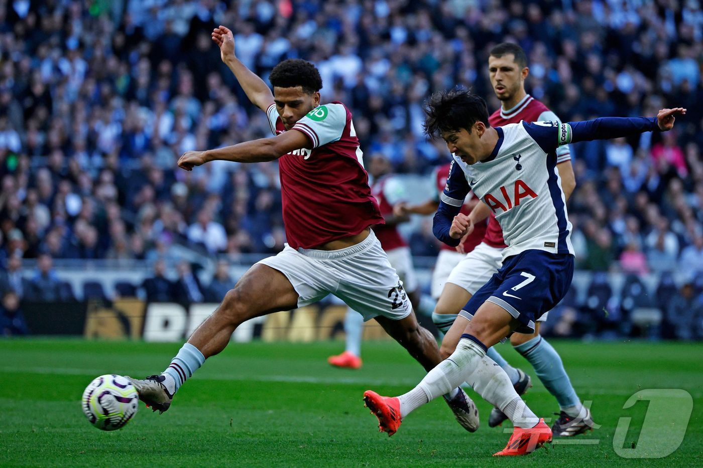 본문 이미지 - 슈팅하는 손흥민ⓒ AFP=뉴스1