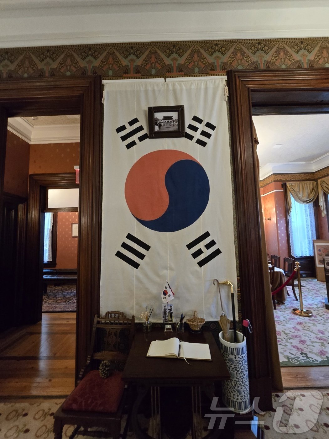 본문 이미지 - 미국 워싱턴DC 소재 '옛 대한제국공사관'(Old Korean Legation) 1층 내부.