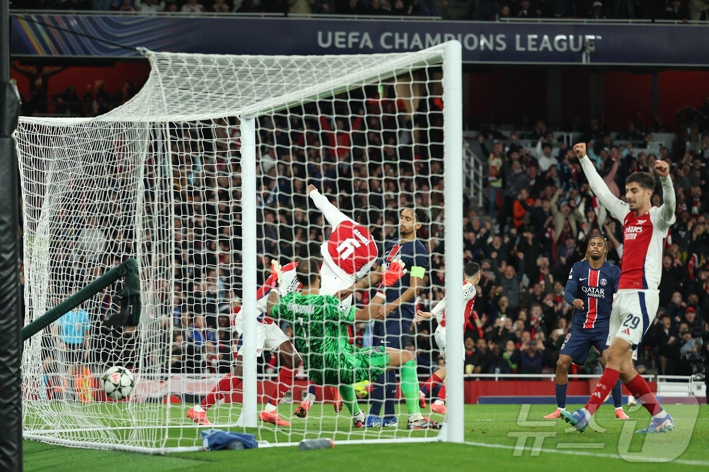 본문 이미지 - PSG는 2일(한국시간) 열린 2024-25 UEFA 챔피언스리그 아스널과 경기에서 0-2로 졌다. ⓒ AFP=뉴스1
