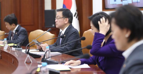 정부 "소상공인 지원 차질없이 추진…새출발기금 신청 23% 늘어"