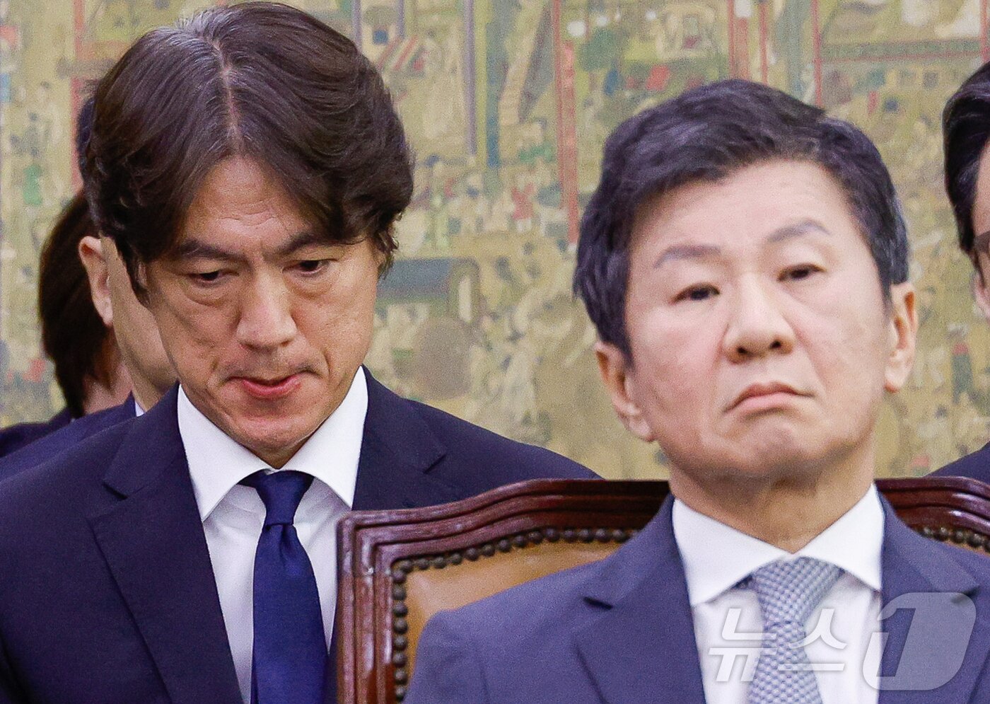Hong Myung-bo, head coach of the men's national soccer team (left), and Korea Football Association President Chung Mong-gyu are attending an inquiry on pending issues regarding the Korea Football Association held at the Culture, Sports and Tourism Committee of the National Assembly in Yeouido, Seoul on the morning of the 24th. 2024.9.24/News1 ⓒ News1 Reporter Eunna Ahn