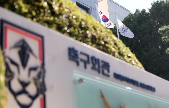 김승수 "축구협회, 국민에 백배 사죄하고 부적절 감독 선임 철회해야"