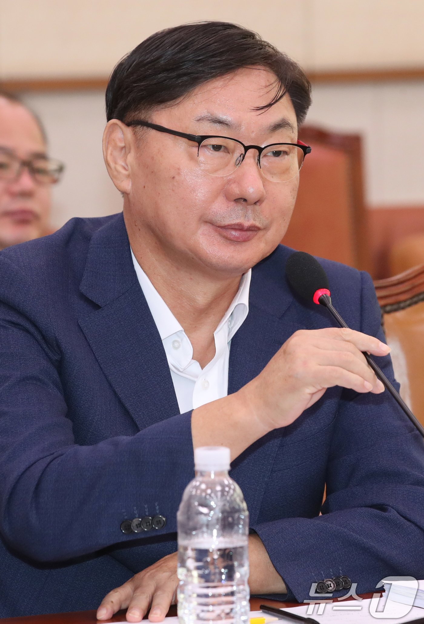 본문 이미지 - 이화영 전 경기도평화부지사가 2일 오전 서울 여의도 국회 법제사법위원회 전체회의장에서 열린 박상용 수원지검 부부장검사 탄핵소추사건 조사 청문회에 출석해 정청래 위원장의 질의에 답하고 있다. 2024.10.2/뉴스1 ⓒ News1 이광호 기자