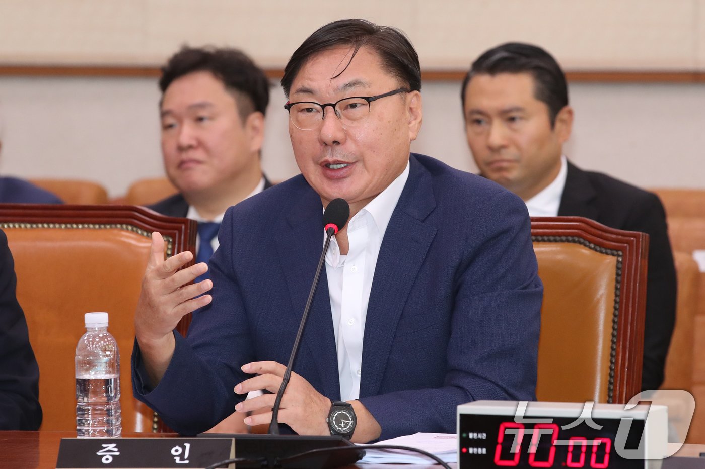 본문 이미지 - 이화영 전 경기도평화부지사가 2일 오전 서울 여의도 국회 법제사법위원회 전체회의장에서 열린 박상용 수원지검 부부장검사 탄핵소추사건 조사 청문회에 출석해 정청래 위원장의 질의에 답하고 있다. 2024.10.2/뉴스1 ⓒ News1 이광호 기자