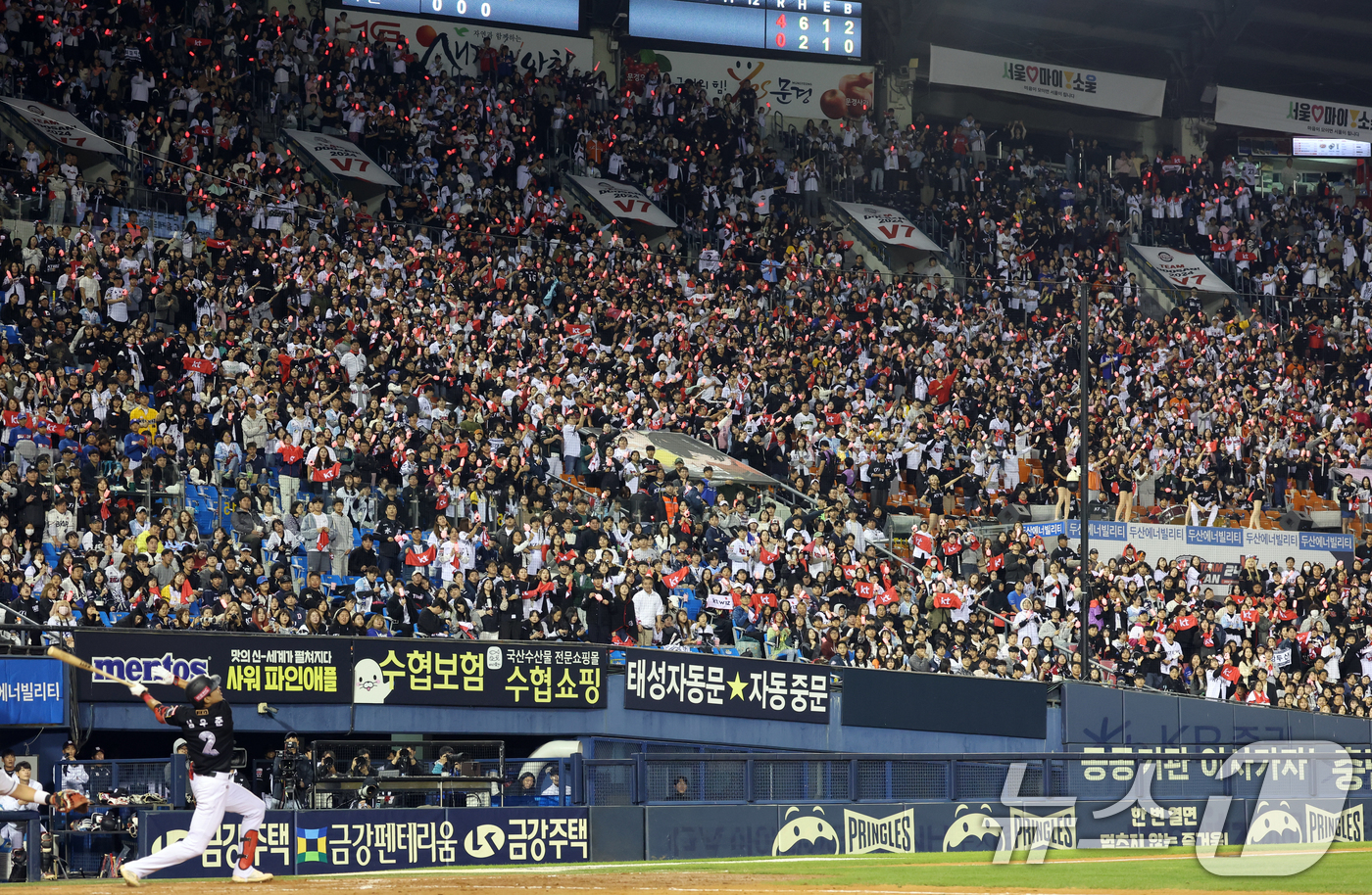 (서울=뉴스1) 김명섭 기자 = 2일 오후 서울 송파구 잠실야구장에서 열린 프로야구 '2024 신한 SOL 뱅크 KBO리그' KT 위즈와 두산 베어스의  포스트시즌(PS) 와일드카 …