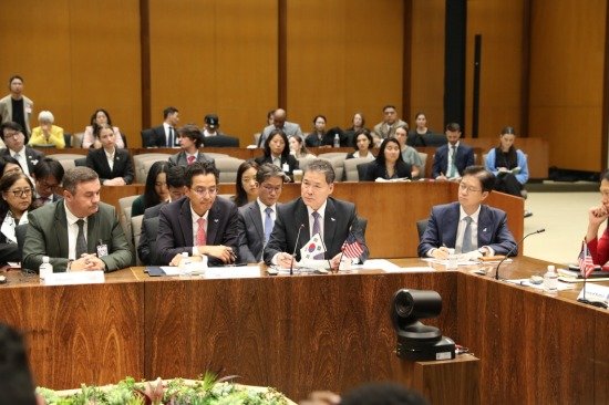 본문 이미지 - 지난 18일 김영호 통일부 장관이 미국 워싱턴 D.C.한미일 북한 인권 3자회의 이후 진행된 '북한 인권 생존자 공개세션'에 참석했다고 밝혔다. (통일부 제공)