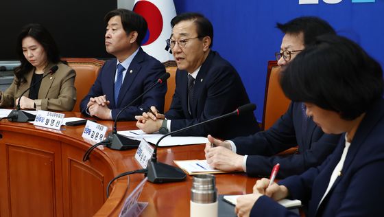 민주 "김건희 불기소로 검찰 사망…윤·한 독대서 특검 촉구 담겨야"