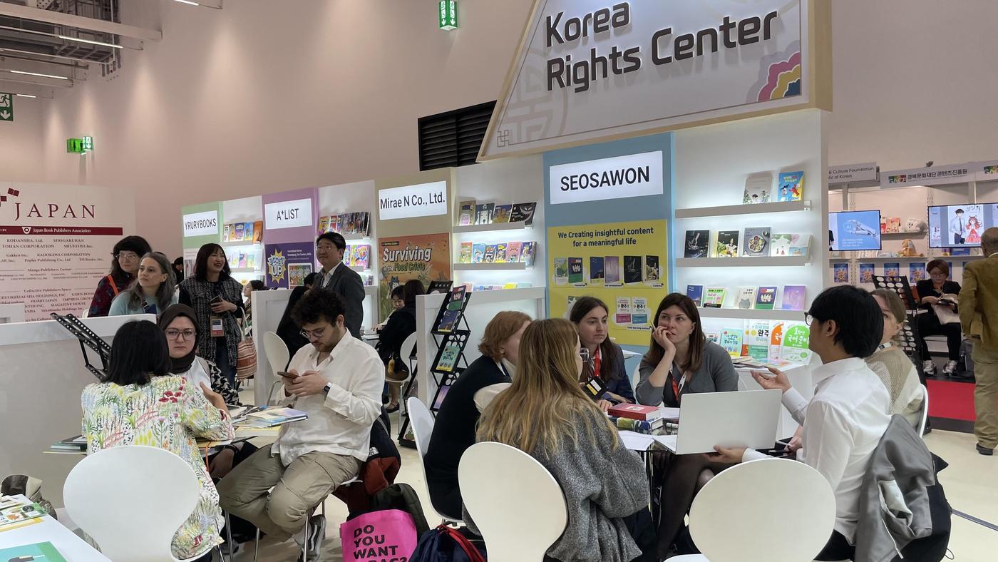 본문 이미지 - 2024년 프랑크푸르트 도서전 수출상담관 전경(출판진흥원 제공)