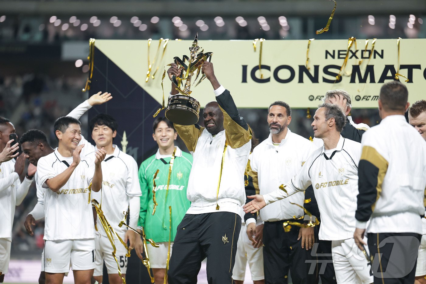 본문 이미지 - 20일 서울월드컵경기장에서 열린 '2024 넥슨 아이콘 매치'는 실드 유나이티드의 승리로 마무리됐다. (넥슨 제공)