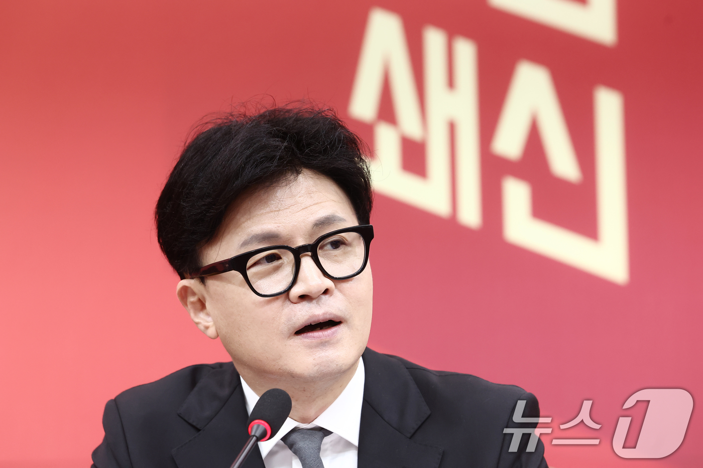 (서울=뉴스1) 김민지 기자 = 한동훈 국민의힘 대표가  21일 오전 서울 여의도 국회에서 열린 최고위원회의에서 모두 발언을 하고 있다. 2024.10.21/뉴스1