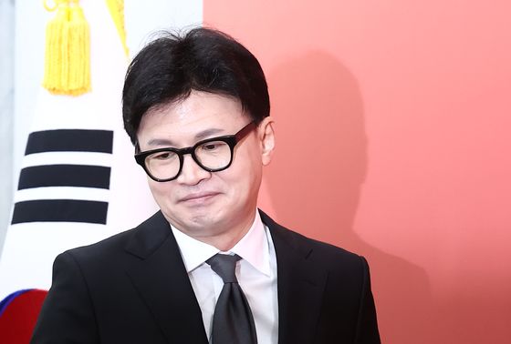 한동훈 "金여사 의혹 규명"→이준석 "韓 법무장관 임명 땐 개입 안했을까"