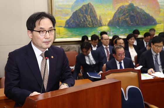 '배터리 제조사 거짓홍보 의혹' 벤츠코리아에…한기정 "조사 중"