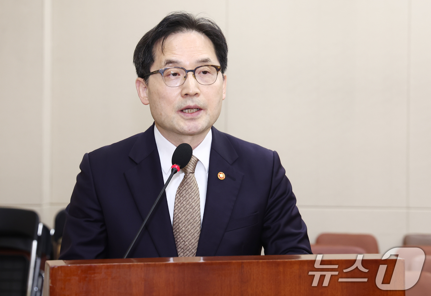 (서울=뉴스1) 김민지 기자 = 한기정 공정거래위원장이 21일 오전 서울 여의도 국회 정무위원회에서 열린 공정거래위원회, 한국소비자원, 한국공정거래조정원에 대한 국정감사에서 업무보 …