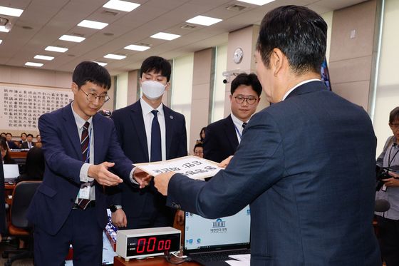 국정감사 최초 영부인에 '동행명령장' 발부…올해만 벌써 10명째