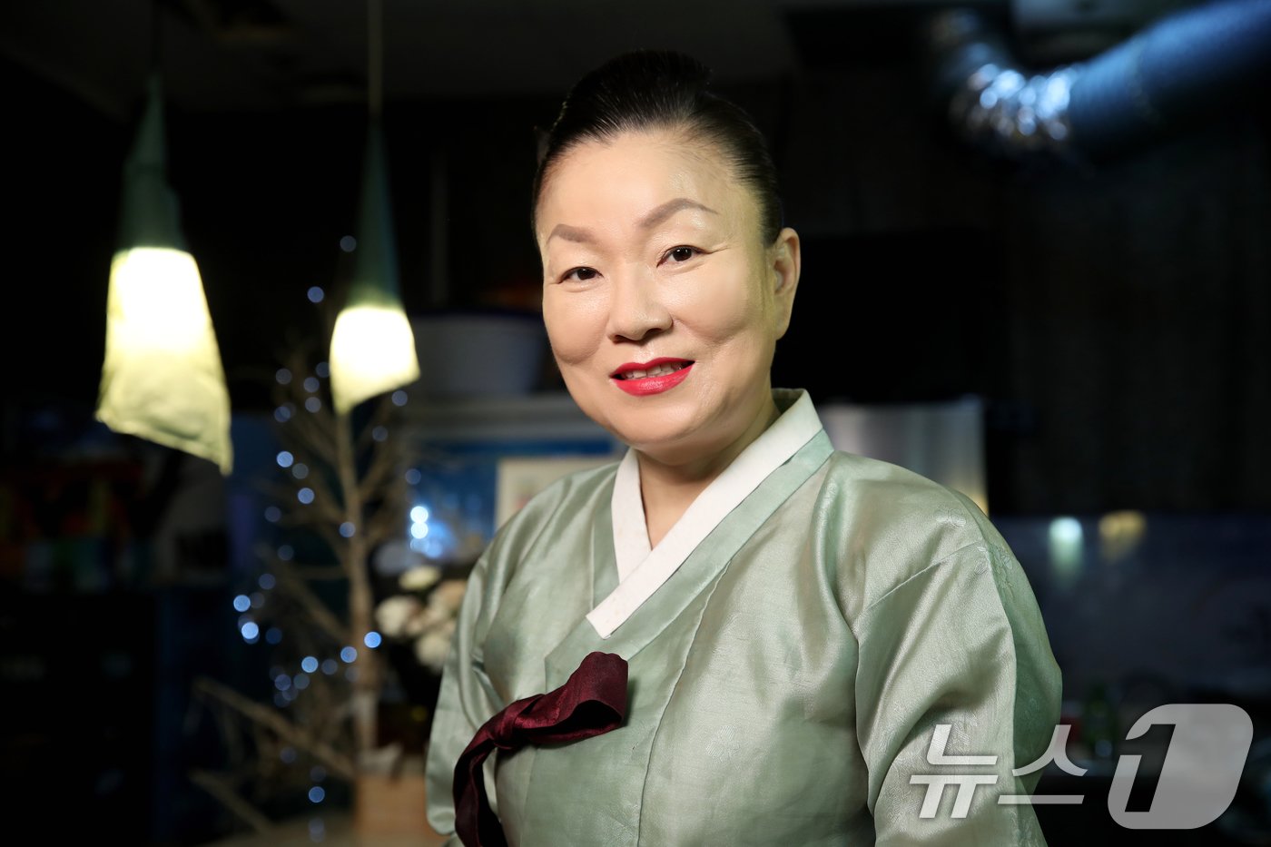 본문 이미지 - ‘흑백요리사’ 이모카세가 18일 서울 도봉구 노해로에 위치한 식당에서 포즈를 취하고 있다. 2024.10.18/뉴스1 ⓒ News1 권현진 기자