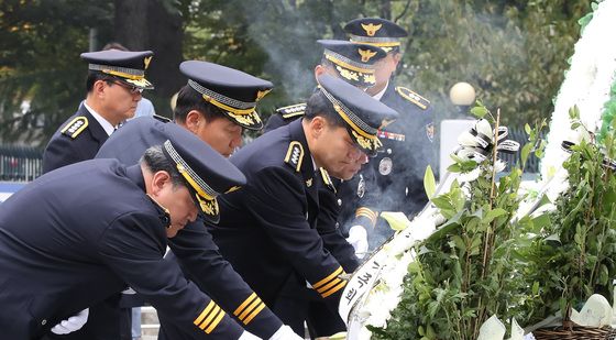 제79주년 경찰의 날, 순직 경찰 향한 헌화