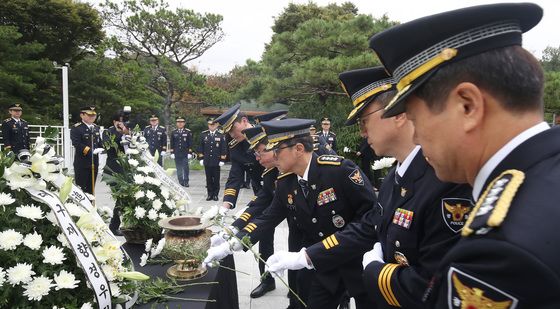 제79주년 경찰의 날, 순직 경찰 향한 헌화