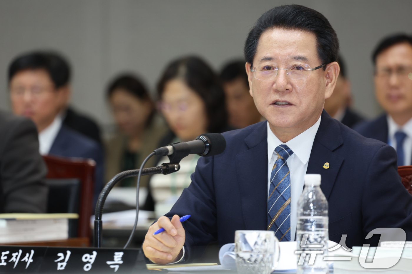 본문 이미지 - 김영록 전남도지사가 21일 오전 전남 도청에서 열린 국회 행정안전위원회 국정감사에서 질의에 답변하고 있다. 2024.10.21/뉴스1 ⓒ News1 김태성 기자