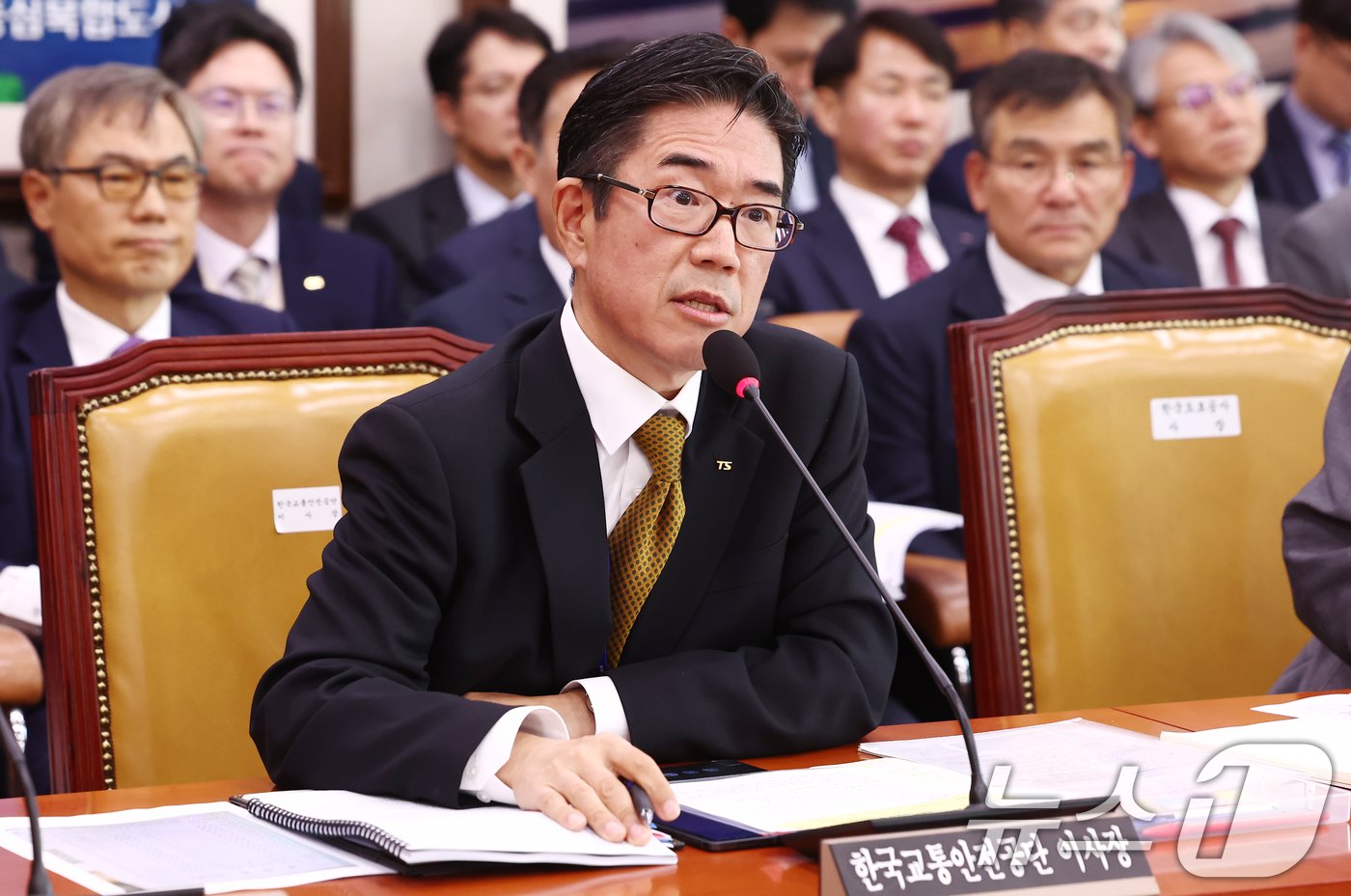 본문 이미지 - 정용식 한국교통안전공단 이사장이 21일 오전 서울 여의도 국회 국토교통위원회에서 열린 한국도로공사, 한국교통안전공단, 한국도로공사서비스 등에 대한 국정감사에서 의원 질의에 답변하고 있다. 2024.10.21/뉴스1 ⓒ News1 김민지 기자