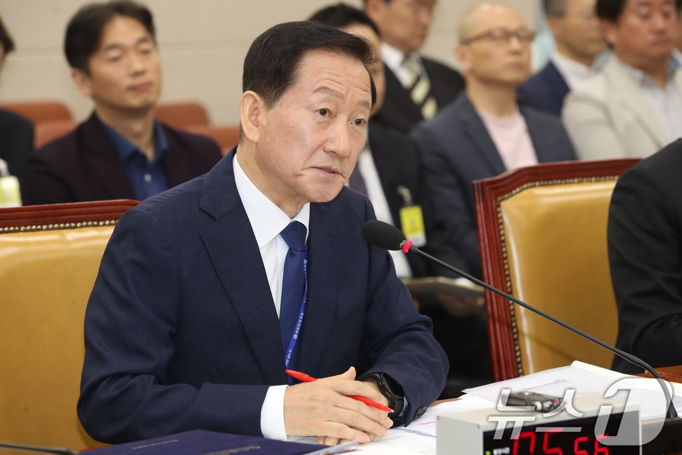 본문 이미지 - 류희림 방송통신심의위원회 위원장이 21일 오전 서울 여의도 국회에서 열린 과학기술정보방송통신위원회의 방송통신심의위원회에 대한 국정감사에 출석해 의원 질의에 답하고 있다. 2024.10.21/뉴스1 ⓒ News1 이광호 기자