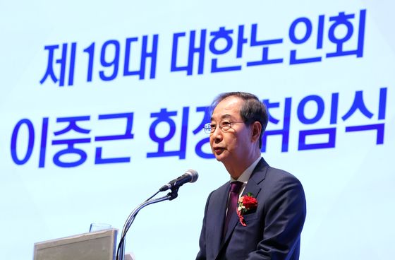 한 총리 "내년 노인일자리 110만개까지 확대…기초연금 인상"