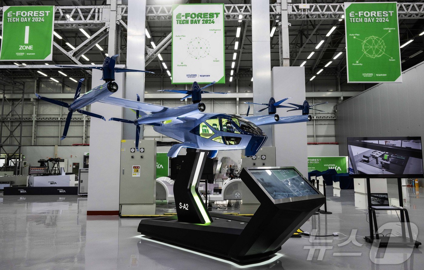 본문 이미지 - 21일 현대차·기아 의왕연구소에서 열린 '이포레스트 테크데이'에 전시된 UAM 기체(현대차 제공)