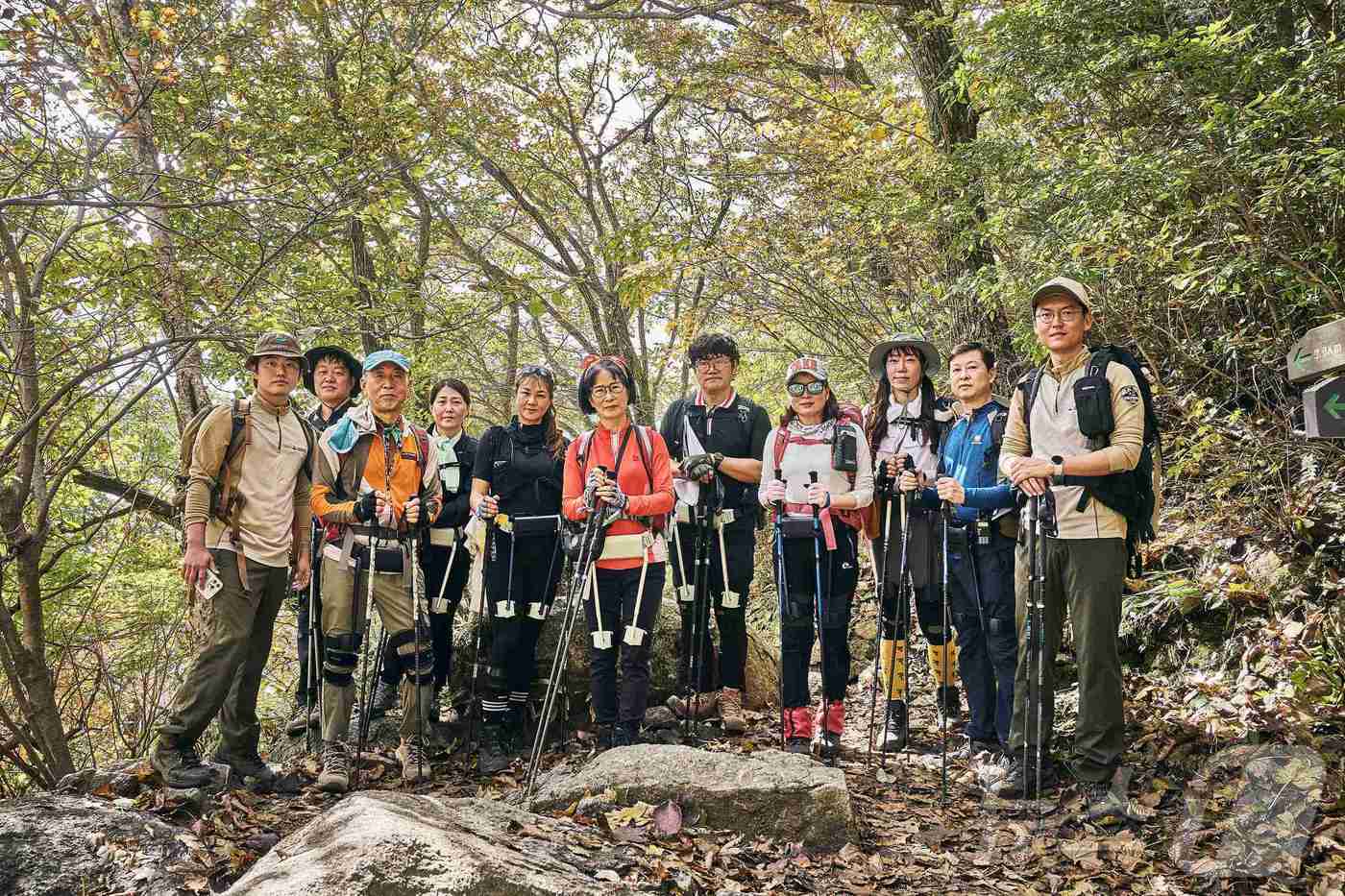 (서울=뉴스1) = 위로보틱스는 지난 19일 지리산 국립공원 경남사무소와 협력해 천왕봉 등산객 20명을 대상으로 웨어러블 로봇 체험 프로그램을 진행했다.참가자들은 보행 보조 로봇 …