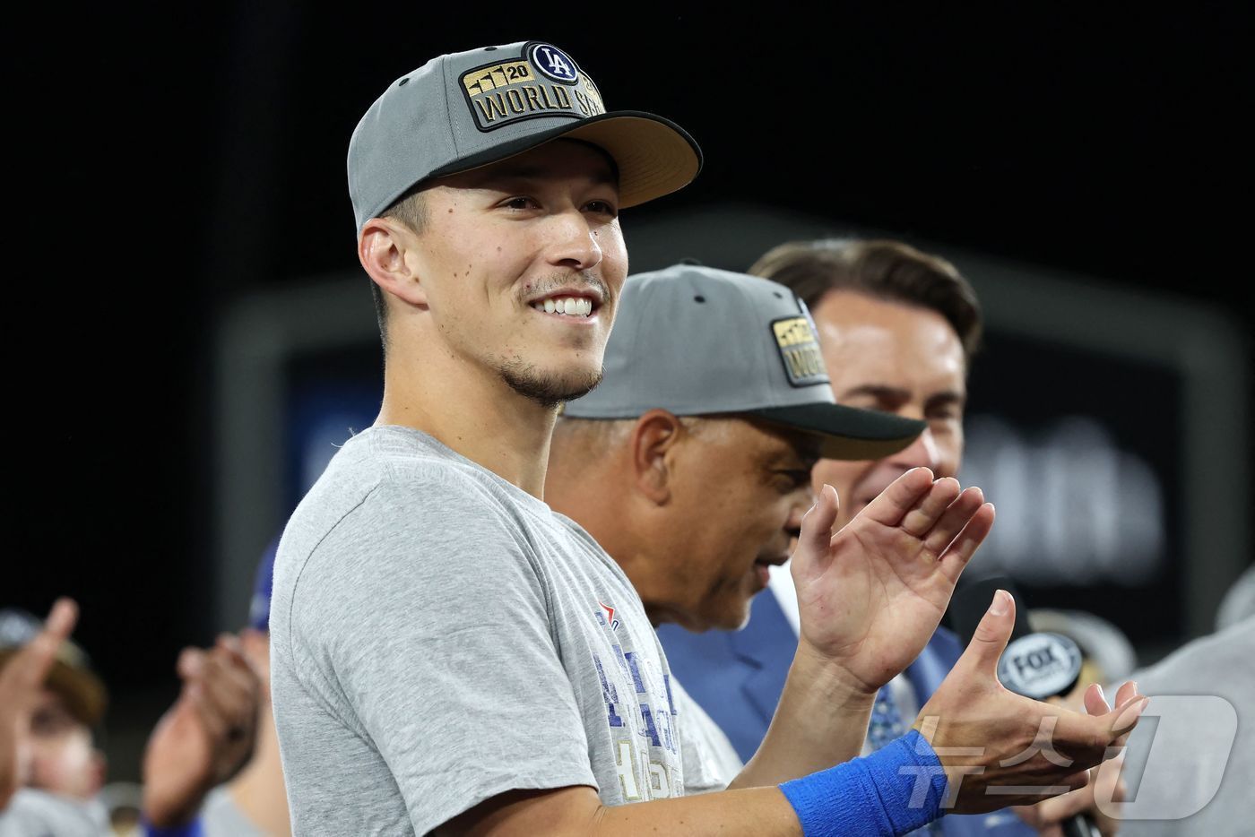 본문 이미지 - 내셔널리그 챔피언십시리즈 최우수선수에 오른 다저스의 토미 에드먼. ⓒ AFP=뉴스1