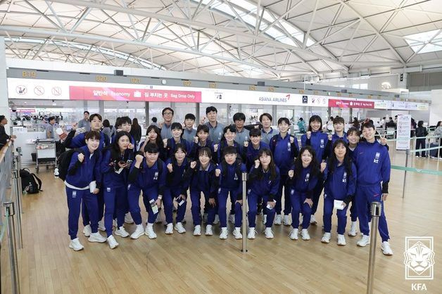 '신상우호' 여자축구 대표팀, 일본으로 출국…26일 한일전