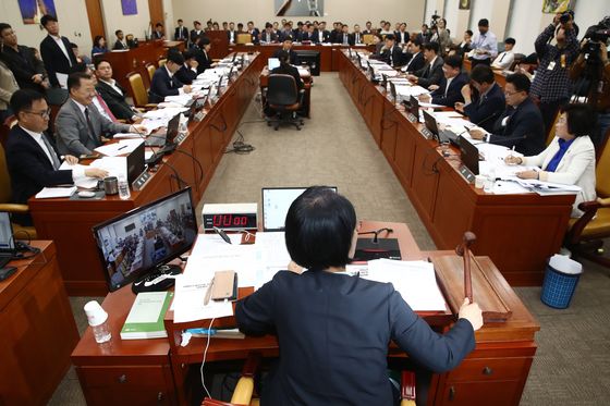 [국감초점] "류희림 명패 치워라" vs "이재명 특검 도입해야"