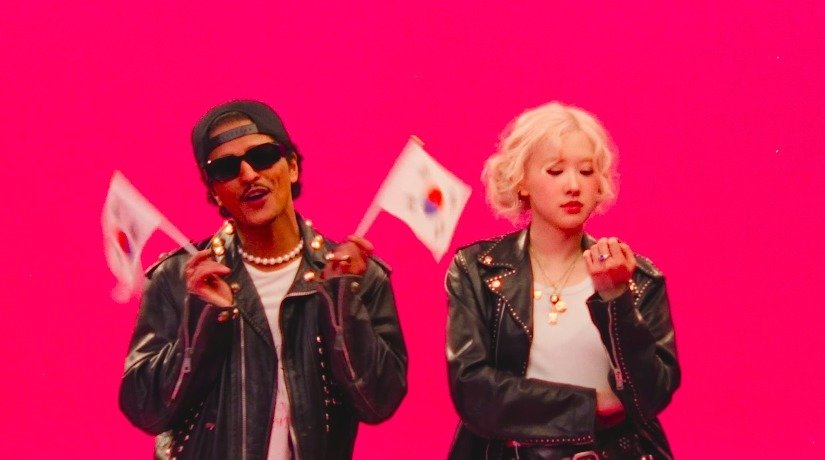 본문 이미지 - 사진='아파트' 뮤직비디오 처