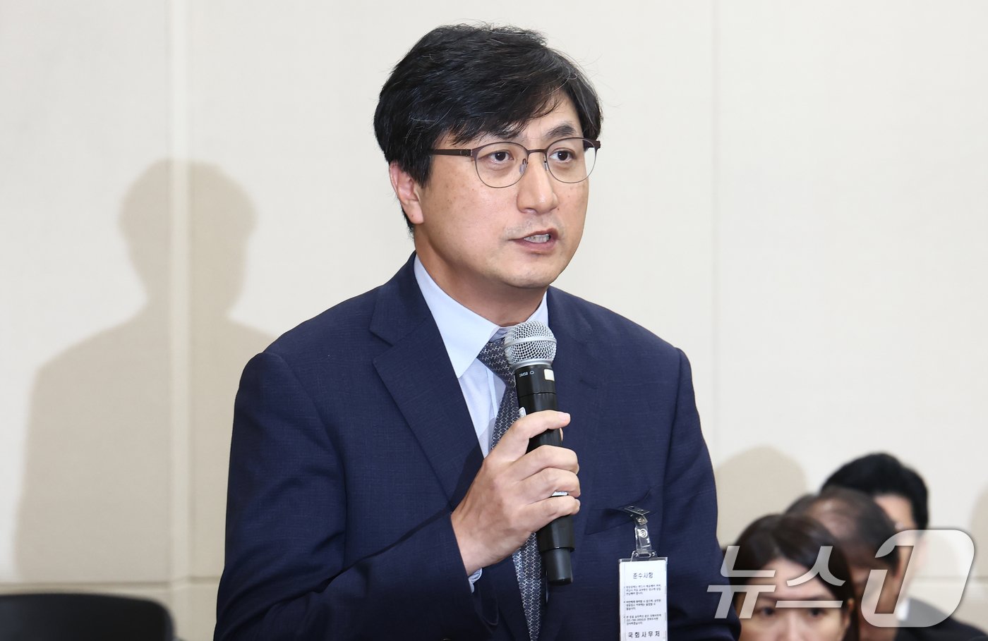 본문 이미지 - 함윤식 우아한형제들 부사장이 21일 서울 여의도 국회 정무위원회에서 열린 공정거래위원회, 한국소비자원, 한국공정거래조정원에 대한 국정감사에서 의원 질의에 답변하고 있다. 2024.10.21/뉴스1 ⓒ News1 김민지 기자