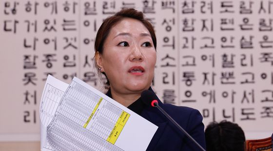 [국감]여론조사 비용 들어보이는 강혜경 씨