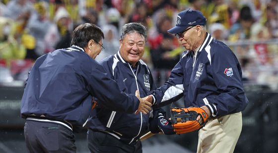 한국시리즈 1차전, 해태 레전드들의 시구