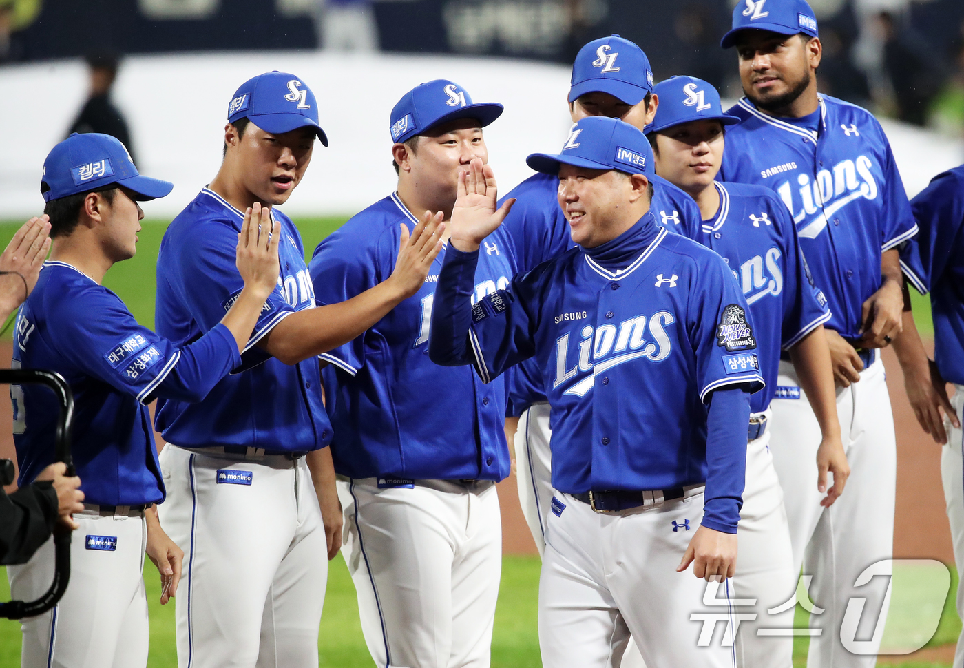 (광주=뉴스1) 오대일 기자 = 21일 오후 광주 기아챔피언스필드에서 열린 프로야구 '2024 신한 SOL 뱅크 KBO 포스트시즌' 한국시리즈 1차전 삼성 라이온즈와 KIA 타이거 …