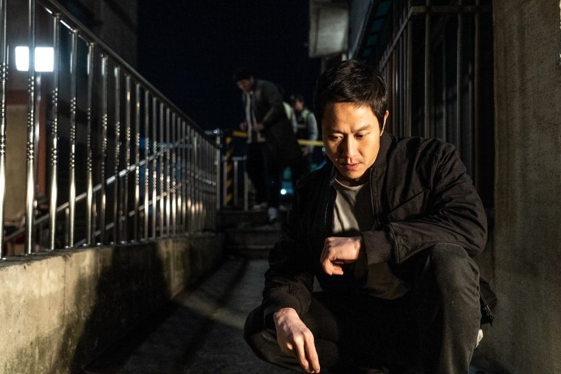 본문 이미지 - '더러운 돈에 손대지 마라' 스틸컷