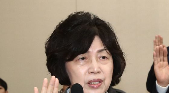 [국감]선서하는 강정애 장관