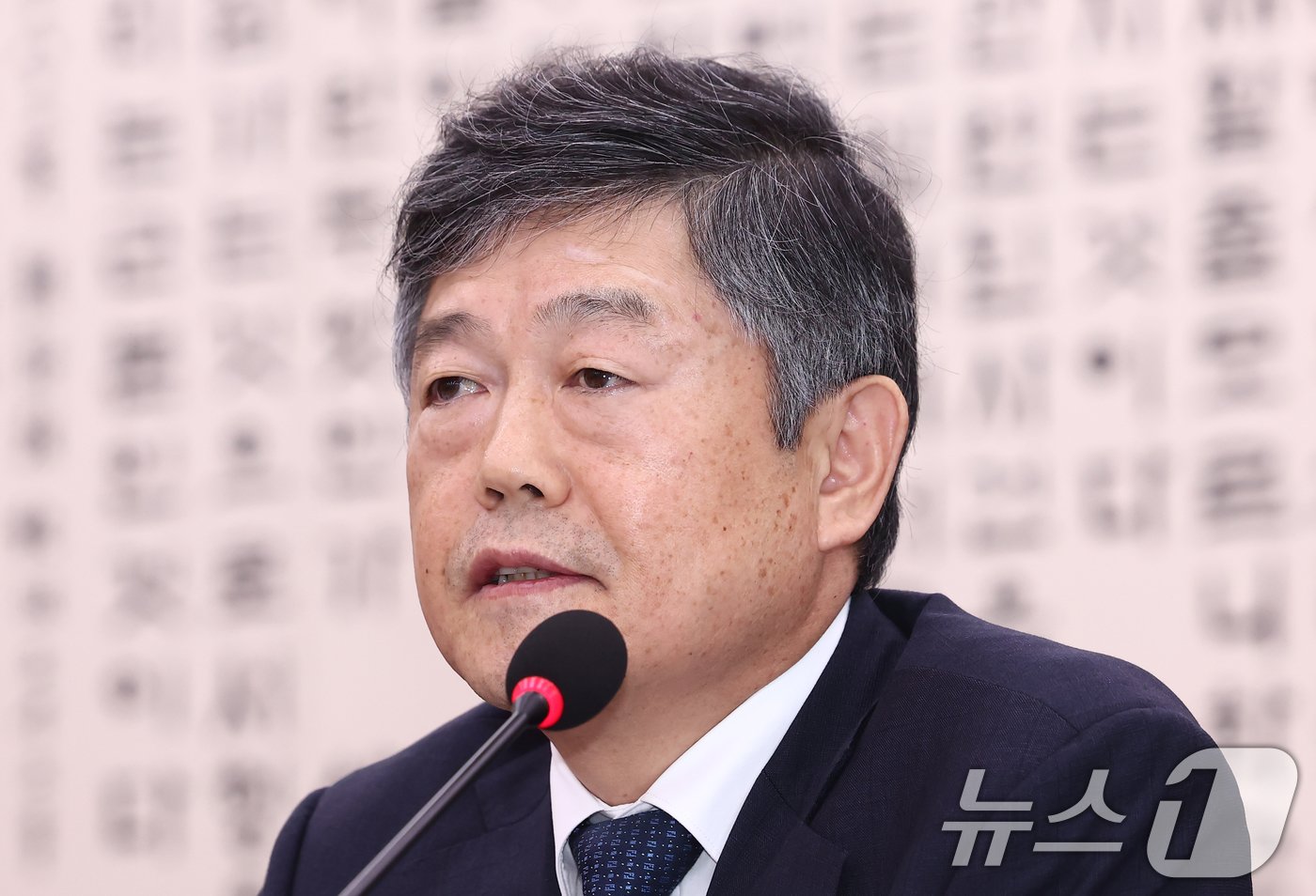본문 이미지 - 윤준 서울고등법원장이 22일 오전 서울 여의도 국회 법제사법위원회에서 열린 서울고등법원, 서울중앙지방법원 등에 대한 국정감사에서 의원 질의에 답변하고 있다. 2024.10.22/뉴스1 ⓒ News1 김민지 기자