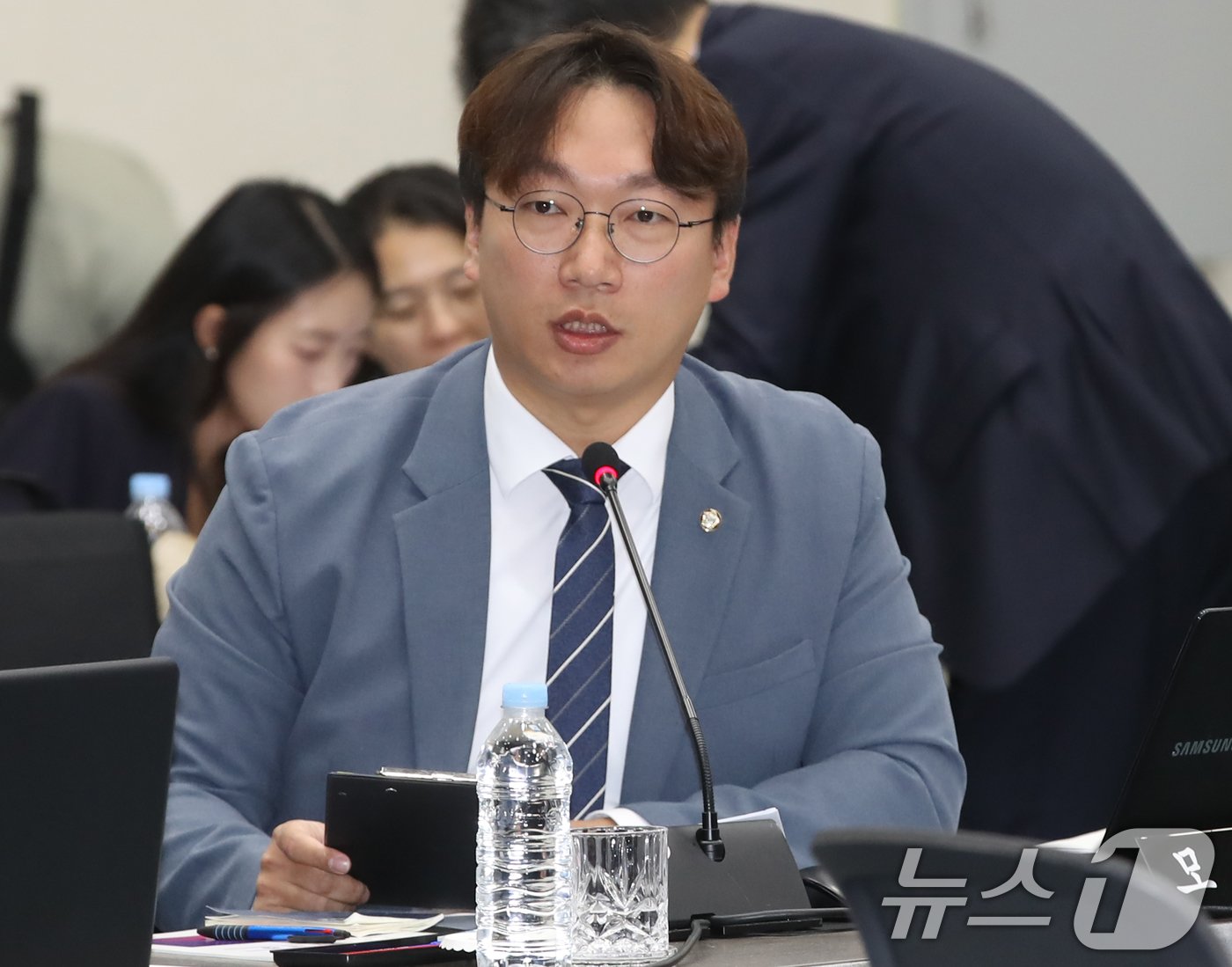 본문 이미지 - 모경종 더불어민주당 의원이 22일 부산 연제구 부산시청에서 열린 국회 행정안전위원회의 부산시에 대한 국정감사에서 질의하고 있다. 2024.10.22/뉴스1 ⓒ News1 윤일지 기자