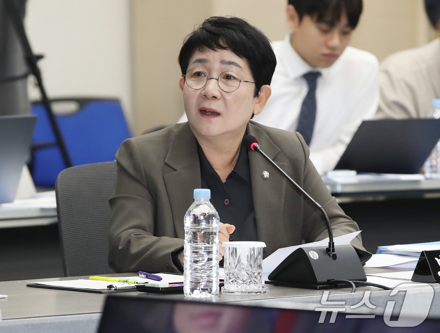 본문 이미지 - 박정현 더불어민주당 의원이 22일 부산 연제구 부산경찰청에서 열린 국회 행정안전위원회의 부산경찰청에 대한 국정감사에서 질의하고 있다. 2024.10.22/뉴스1 ⓒ News1 윤일지 기자