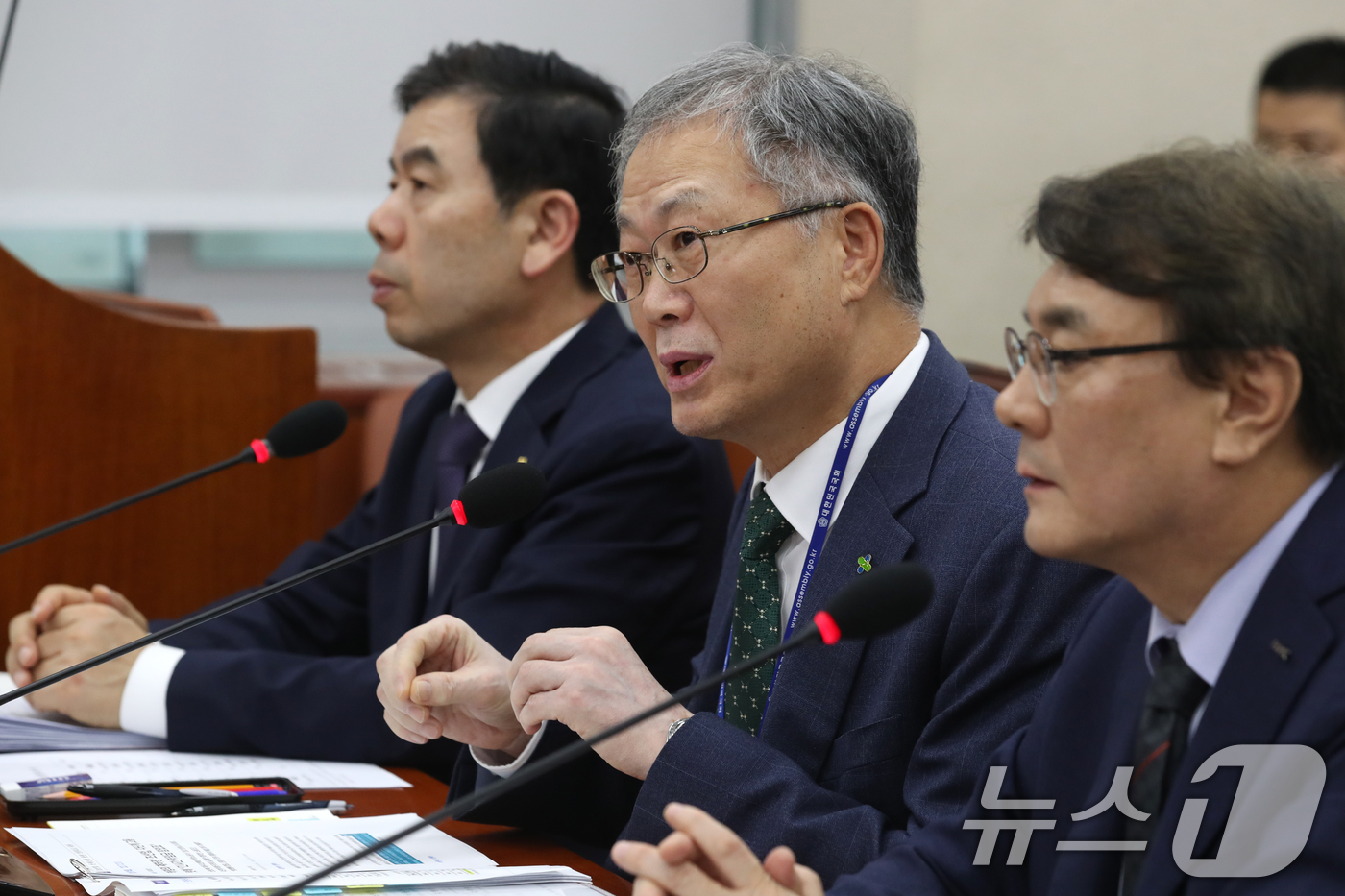 (서울=뉴스1) 이광호 기자 = 안종주 한국산업안전보건공단 이사장이 22일 오전 서울 여의도 국회에서 열린 환경노동위원회의 근로복지공단, 한국산업인력공단 등에 대한 국정감사에서 의 …