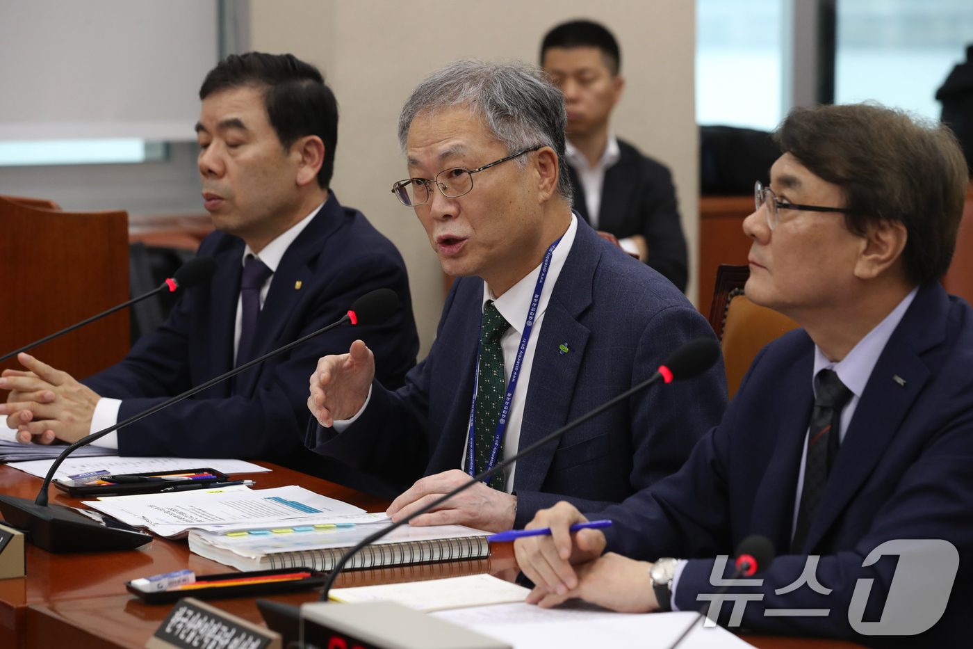 (서울=뉴스1) 이광호 기자 = 안종주 한국산업안전보건공단 이사장이 22일 오전 서울 여의도 국회에서 열린 환경노동위원회의 근로복지공단, 한국산업인력공단 등에 대한 국정감사에서 의 …