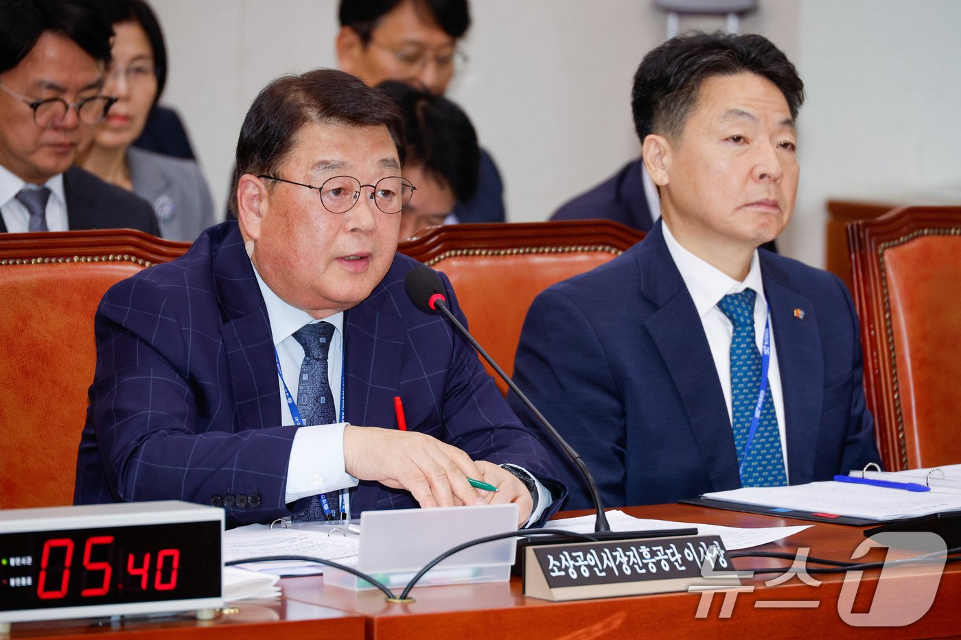 본문 이미지 - 박성효 소상공인시장진흥공단 이사장이 22일 오전 서울 여의도 국회 산업통상자원중소벤처기업위원회에서 열린 중소벤처기업진흥공단·기술보증기금·소상공인시장진흥공단 등 국정감사에서 의원 질의에 답하고 있다. 2024.10.22/뉴스1 ⓒ News1 안은나 기자