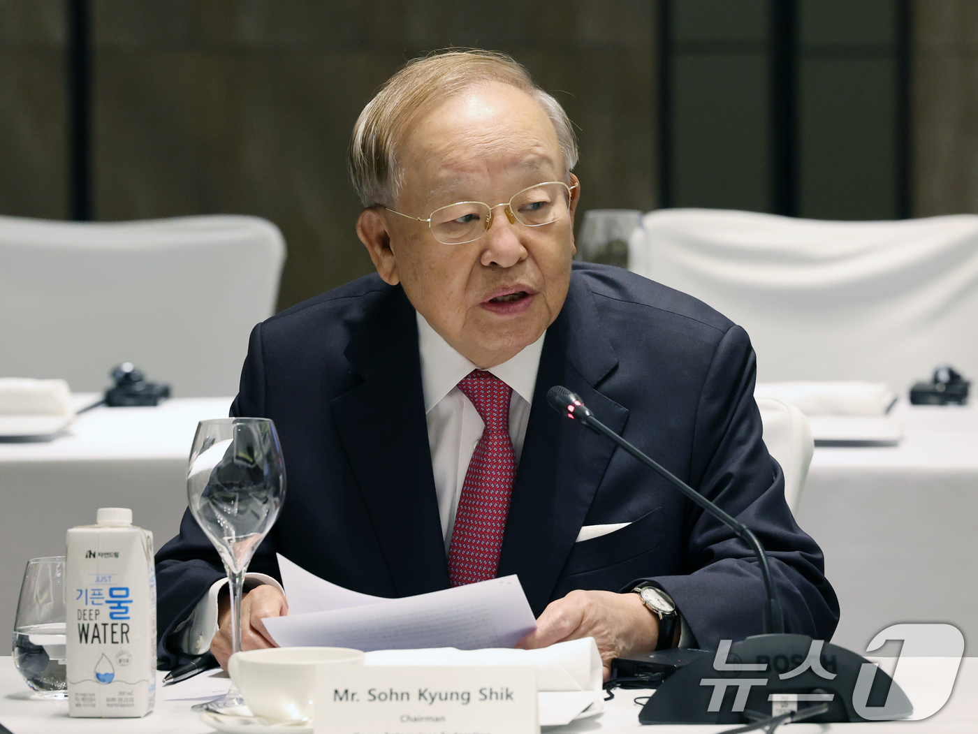 (서울=뉴스1) 황기선 기자 = 손경식 한국경영자총협회 회장이 22일 오전 서울 종로구 포시즌스 호텔에서 열린 '주한 유럽연합(EU) 대사단 초청 회장단 간담회'에서 모두발언을 하 …