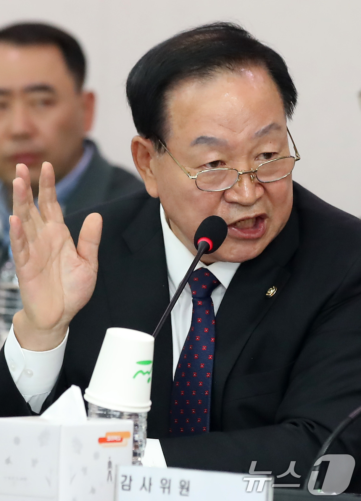 (대구=뉴스1) 공정식 기자 = 한기호 국민의힘 의원(강원 춘천시철원군화천군양구군을)이 22일 오전 육군 제2작전사령부에서 열린 2024년도 국회 국방위원회의 국정감사에서 질의하고 …