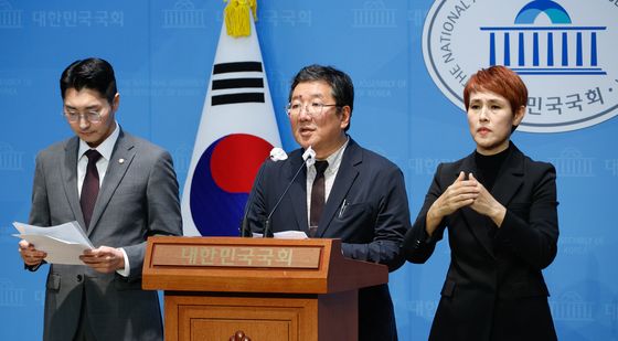 '방심위 전산담당자 고발'