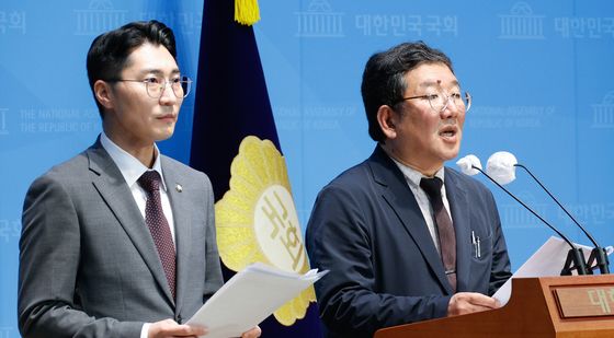 '방심위 전산담당자 고발'