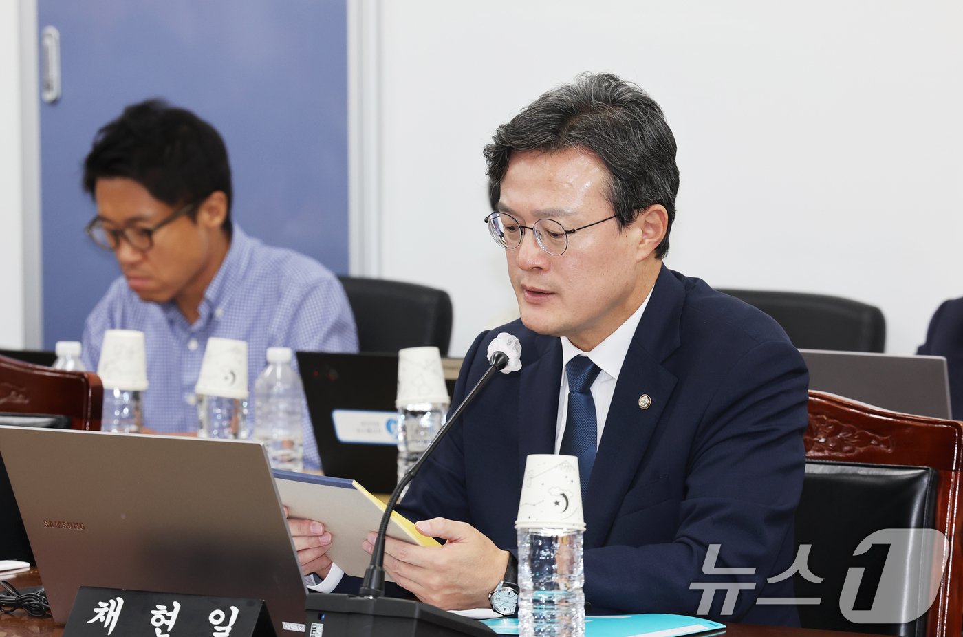 본문 이미지 - 채현일 더불어민주당 의원이 22일 오후 광주경찰청에서 열린 국회 행정안전위원회 국정감사에서 박성주 광주경찰청장에게 질의를 하고 있다. 2024.10.22/뉴스1 ⓒ News1 김태성 기자
